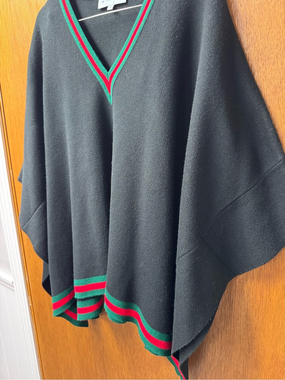 Tuckernuck Camden Knit Poncho Short Sleeve Knit Pullover Black Red Green OS - Picture 9 of 11